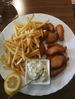 Fischknusperli Mit Pommes Und Salat